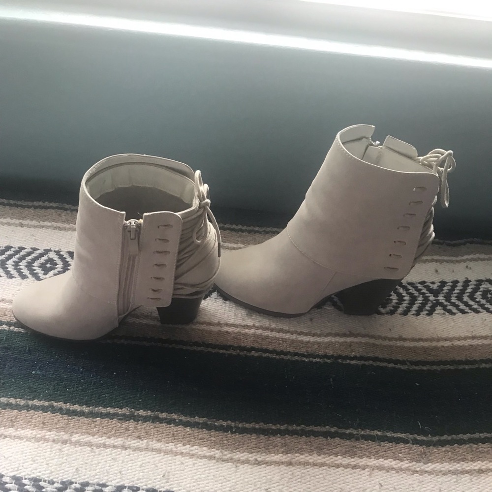 White/cream ankle boot